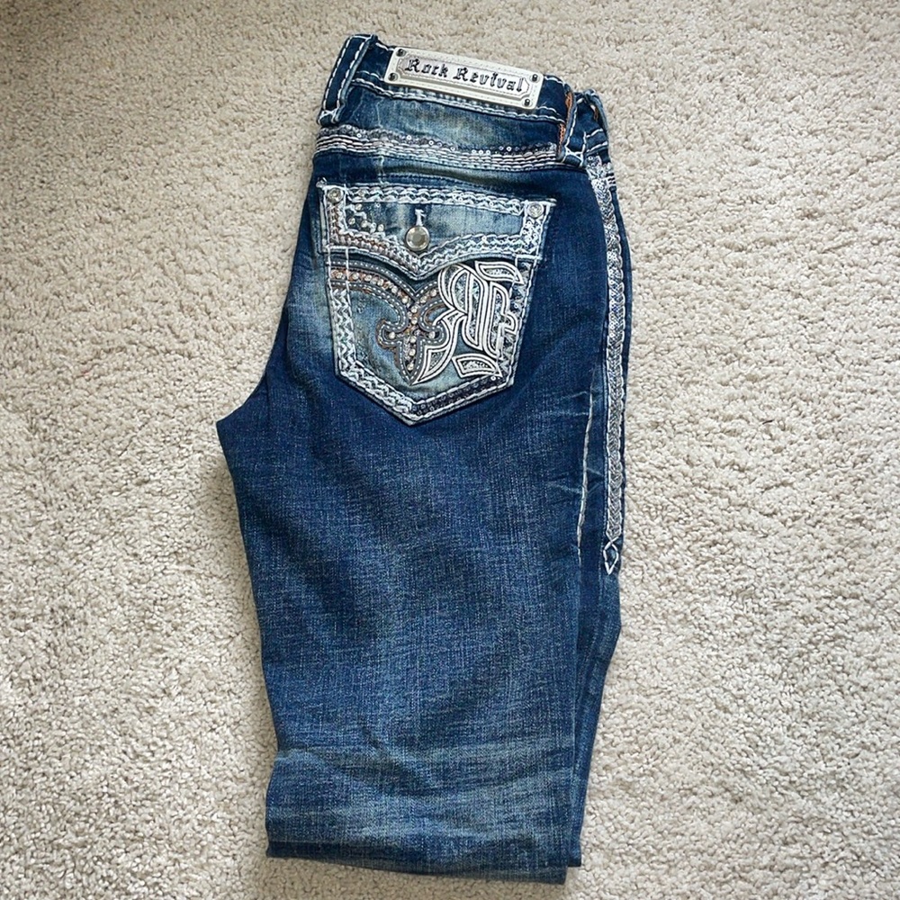 Buckle Rock Revival Jeans
SIZE: 25R
Straight leg fit
BARELY WORN